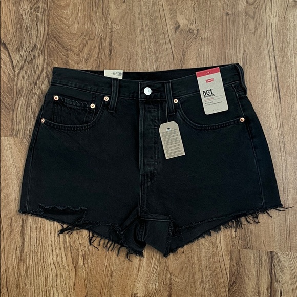 NWT Levi’s 501 Black Destructed Shorts - Picture 1 of 9